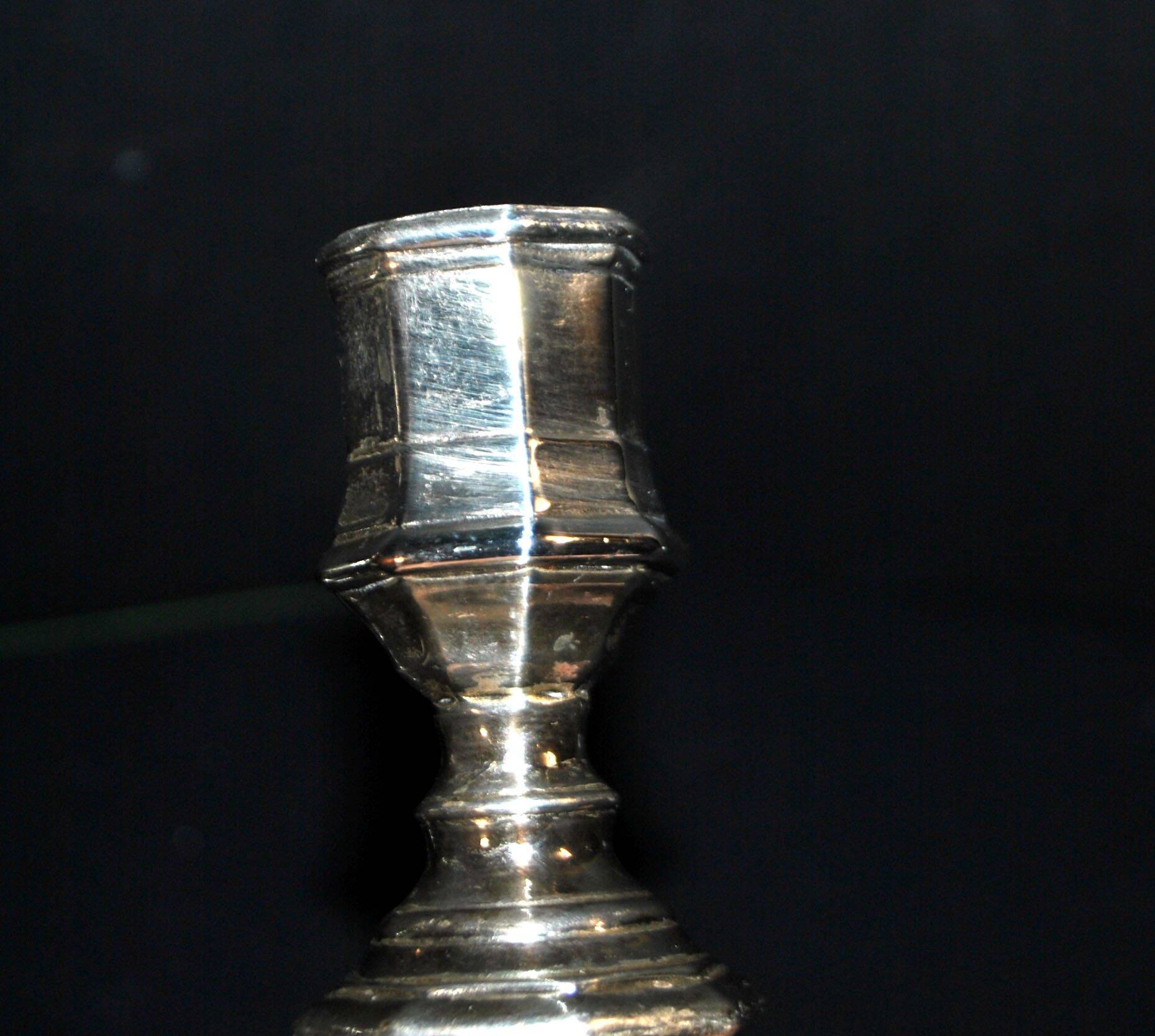 Pair of antique octagonal candlesticks in silvered bronze, Regency style.