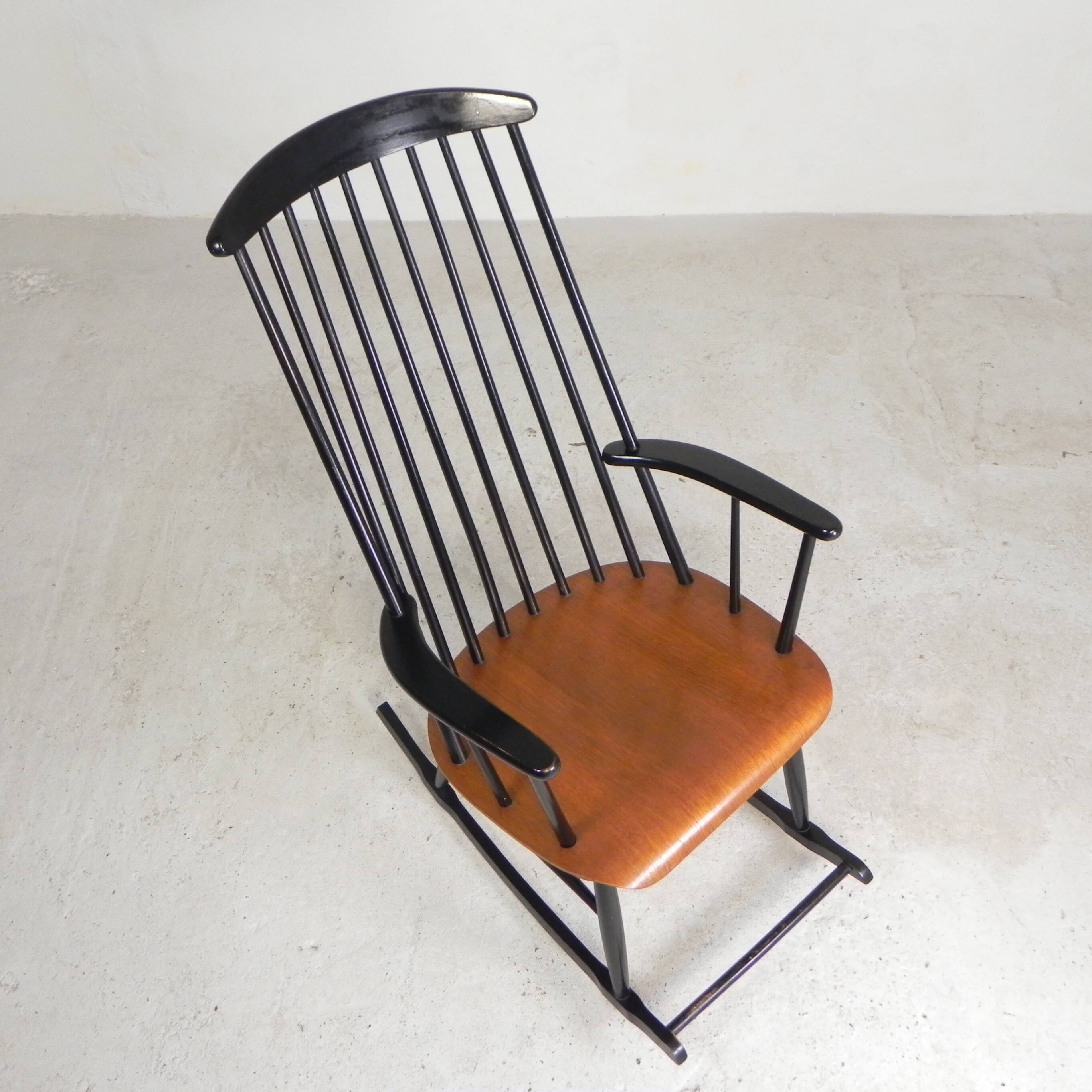 Spindle chair, rocking chair