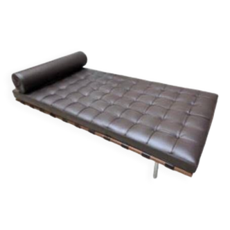 Daybed knoll