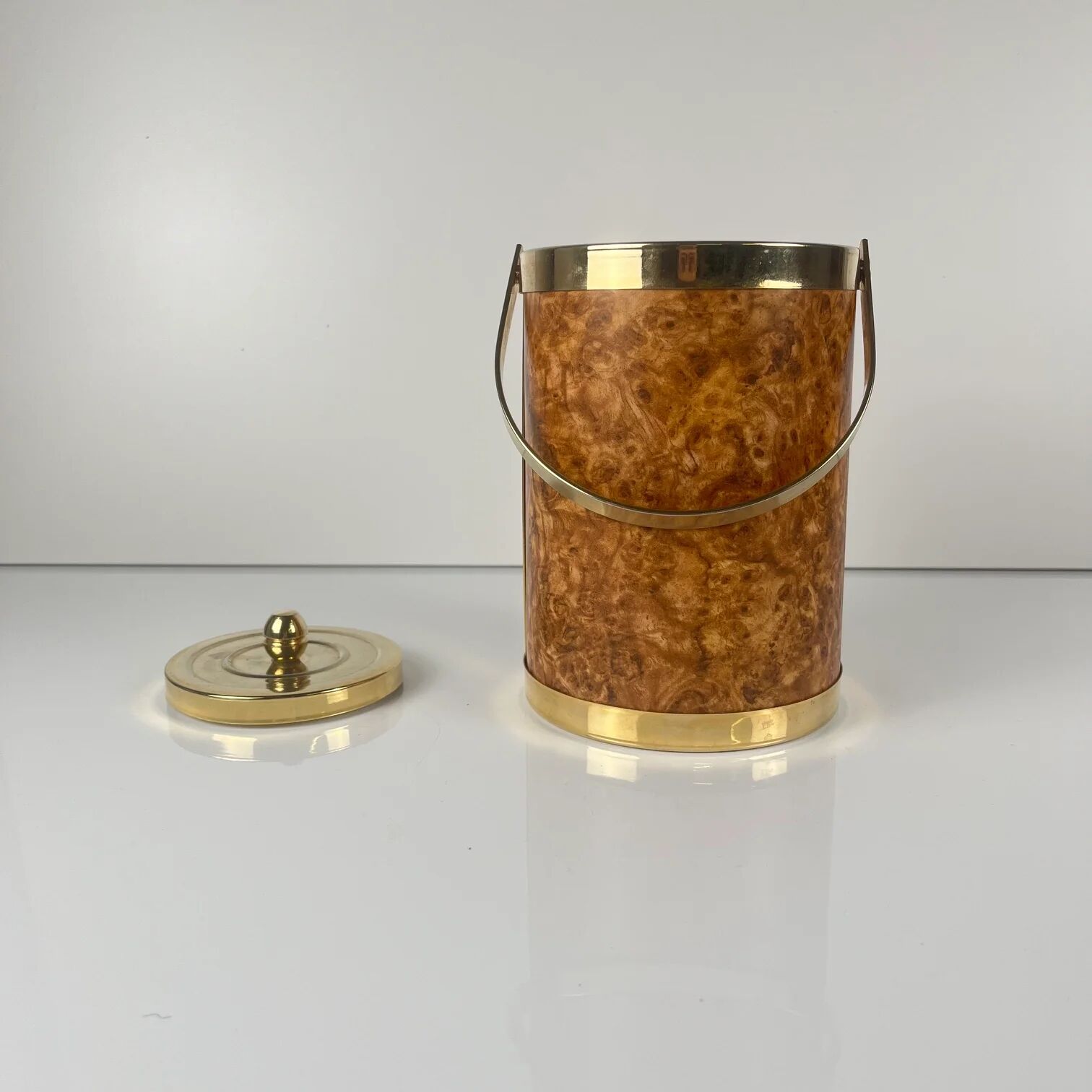 Vintage ice bucket in plastic with an elm burl effect, 1970.