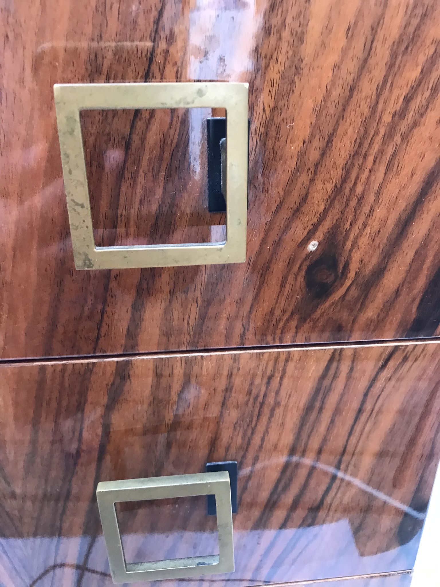 Lacquered 3-drawer chest with rosewood veneer.