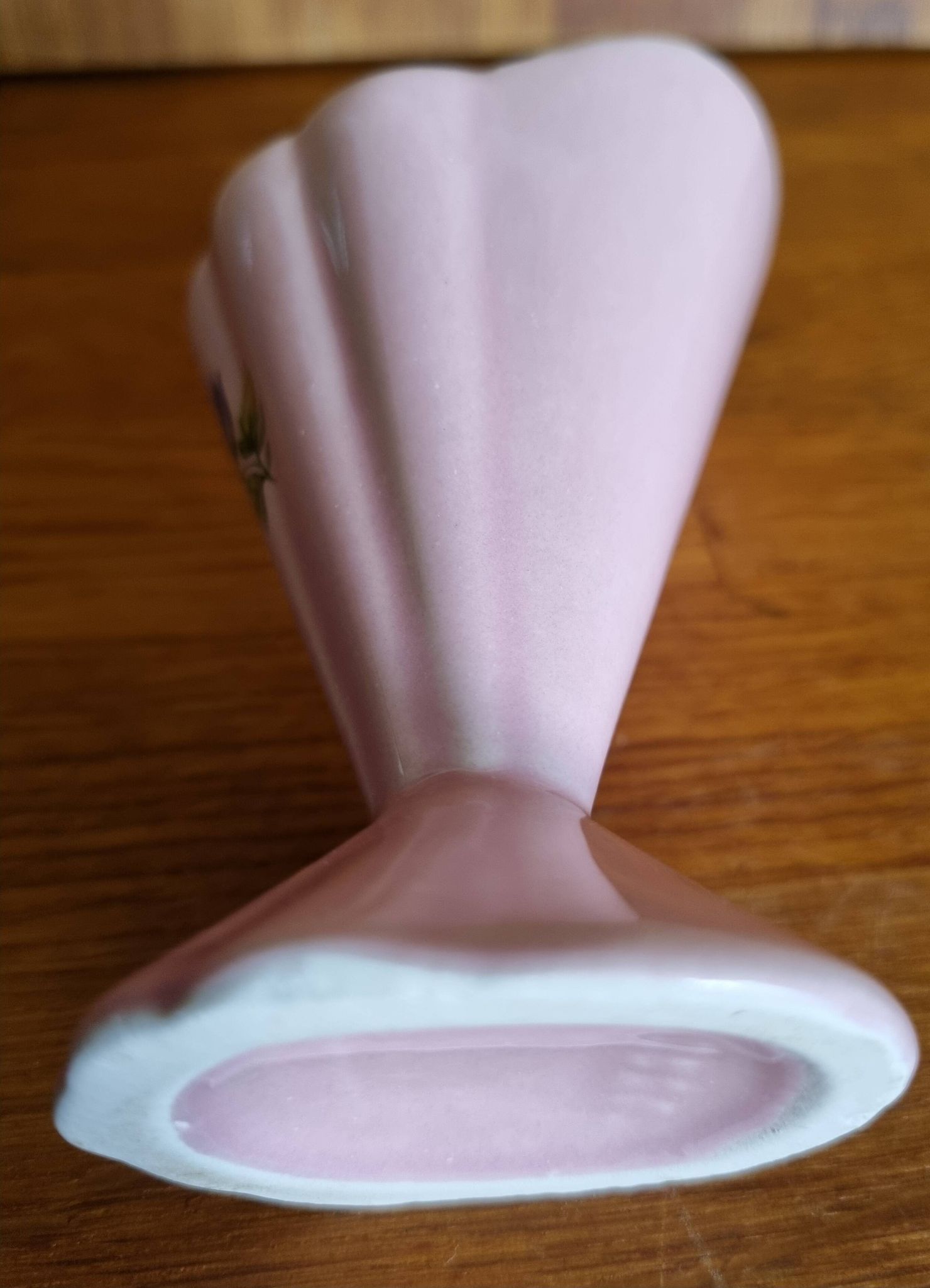 Petit vase rose forme drapée vintage