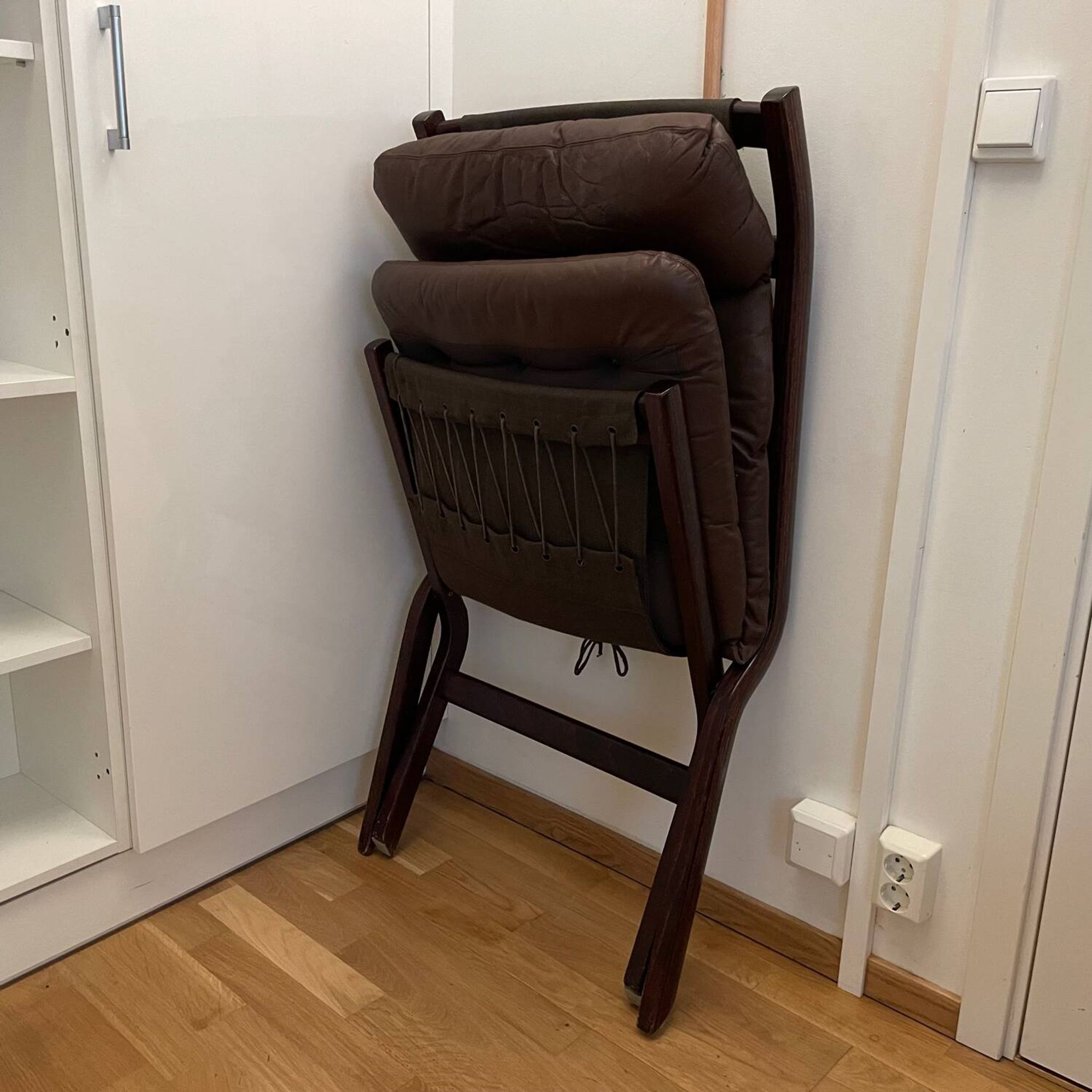 Chaise pliante « Uno » en cuir marron par Ekornes, Norvège, années 1970