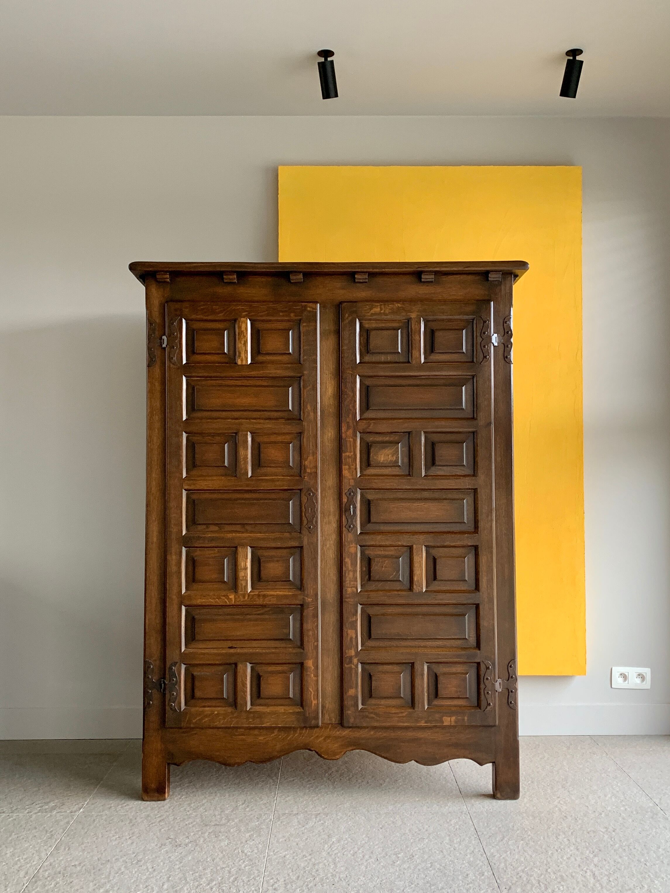 Spanish brutalist cabinet in solid oak, 1940s