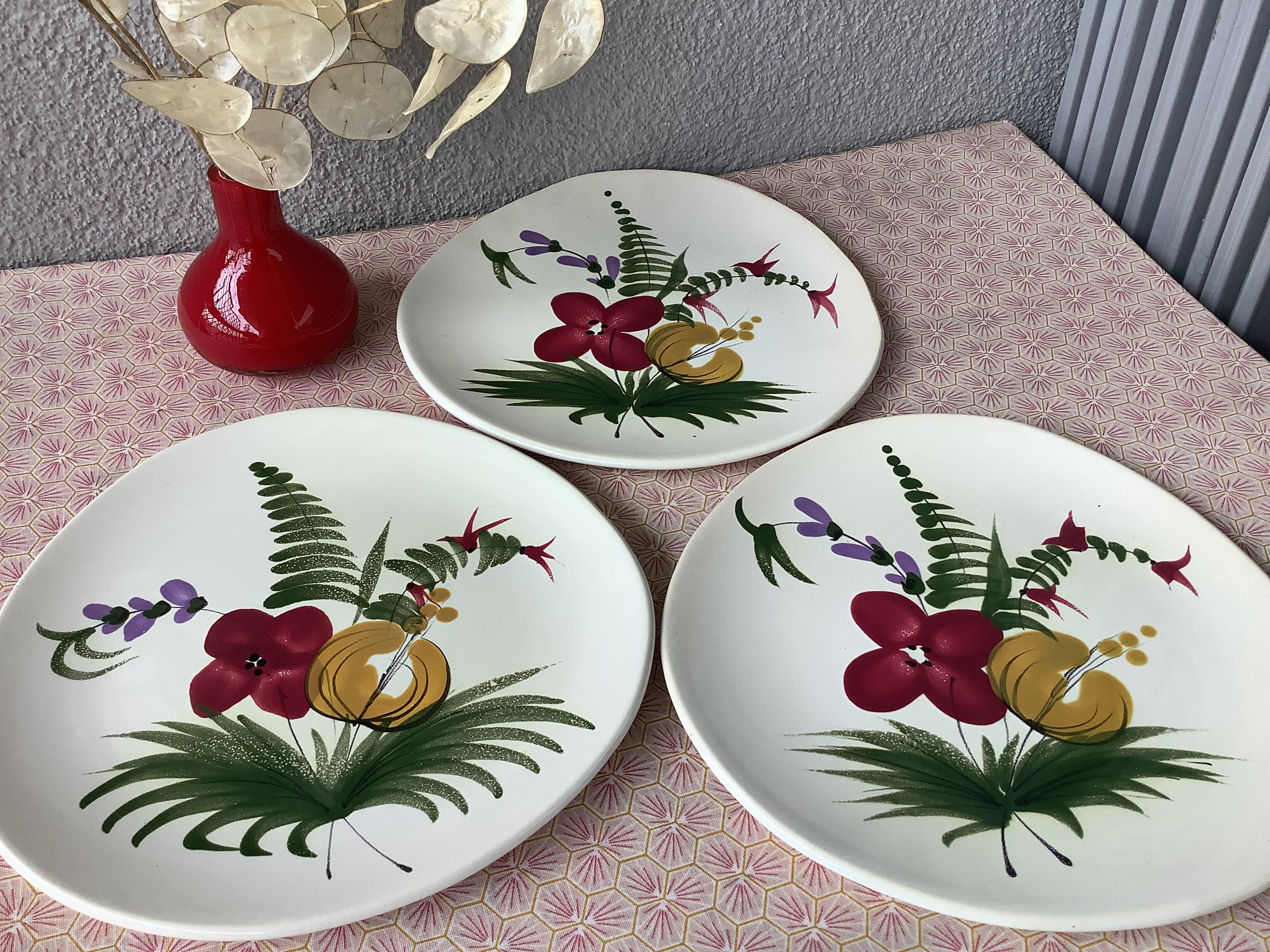 Plates of Pornic MBFA spring model hand painted