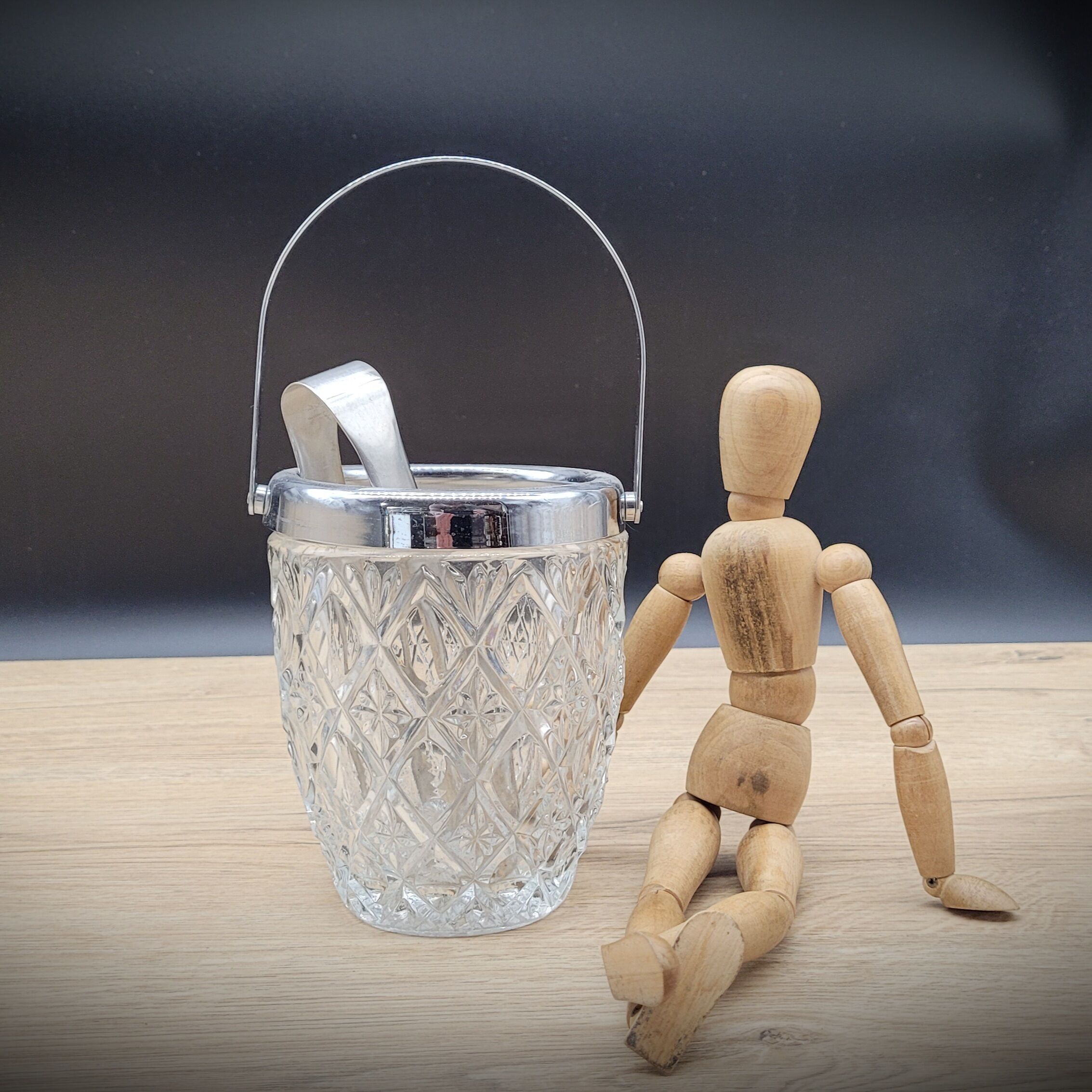 Ice bucket chiseled glass