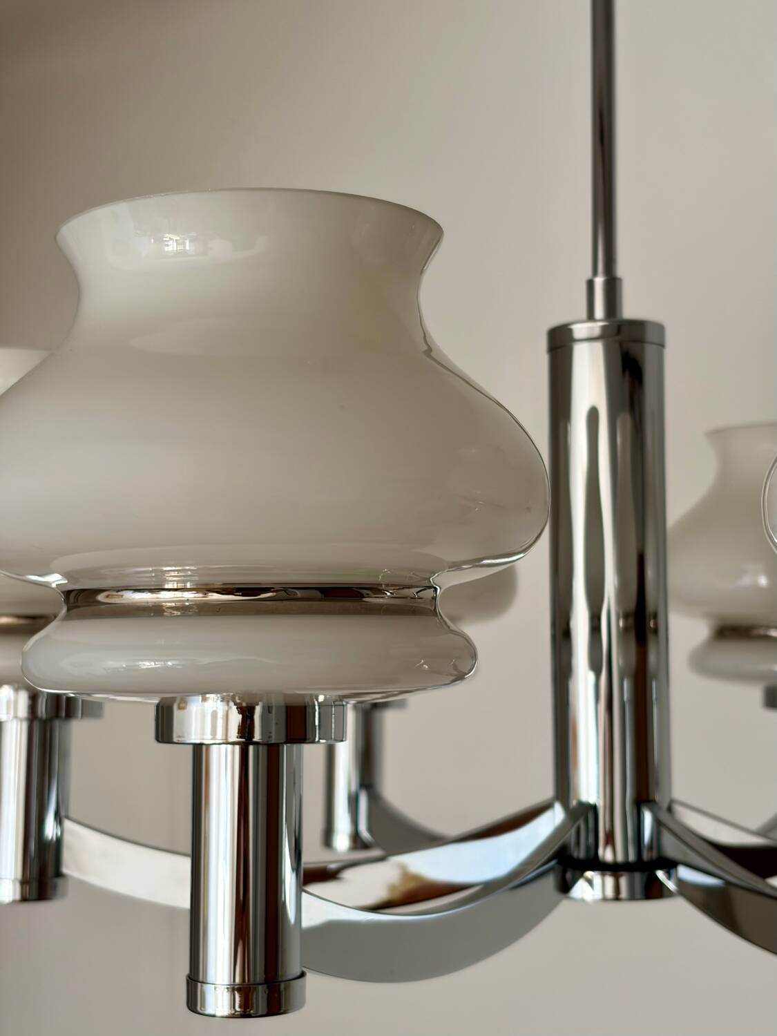 Chrome and opaline lustre