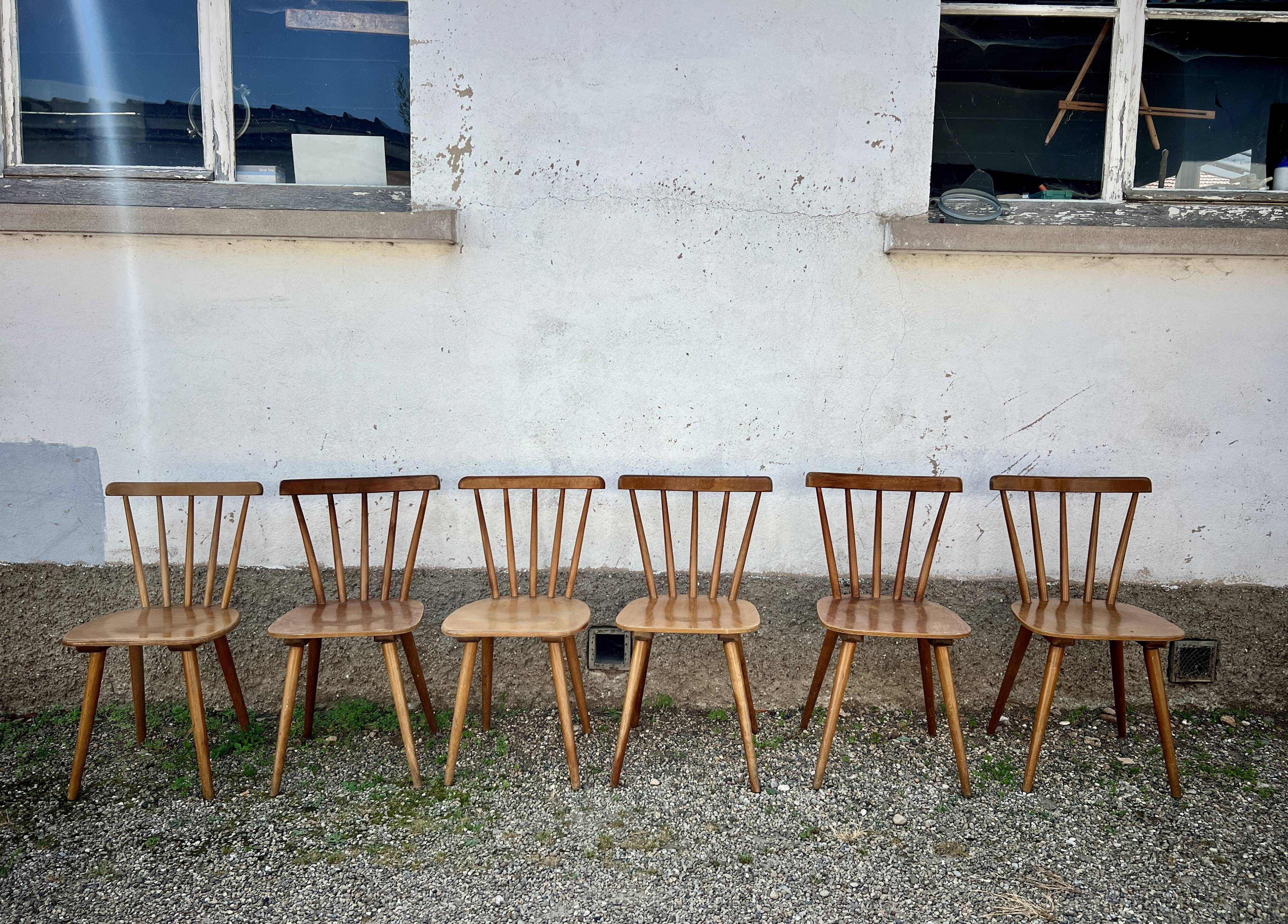 Set of 6 vintage bistro chairs – Warm stained wood – Compass legs