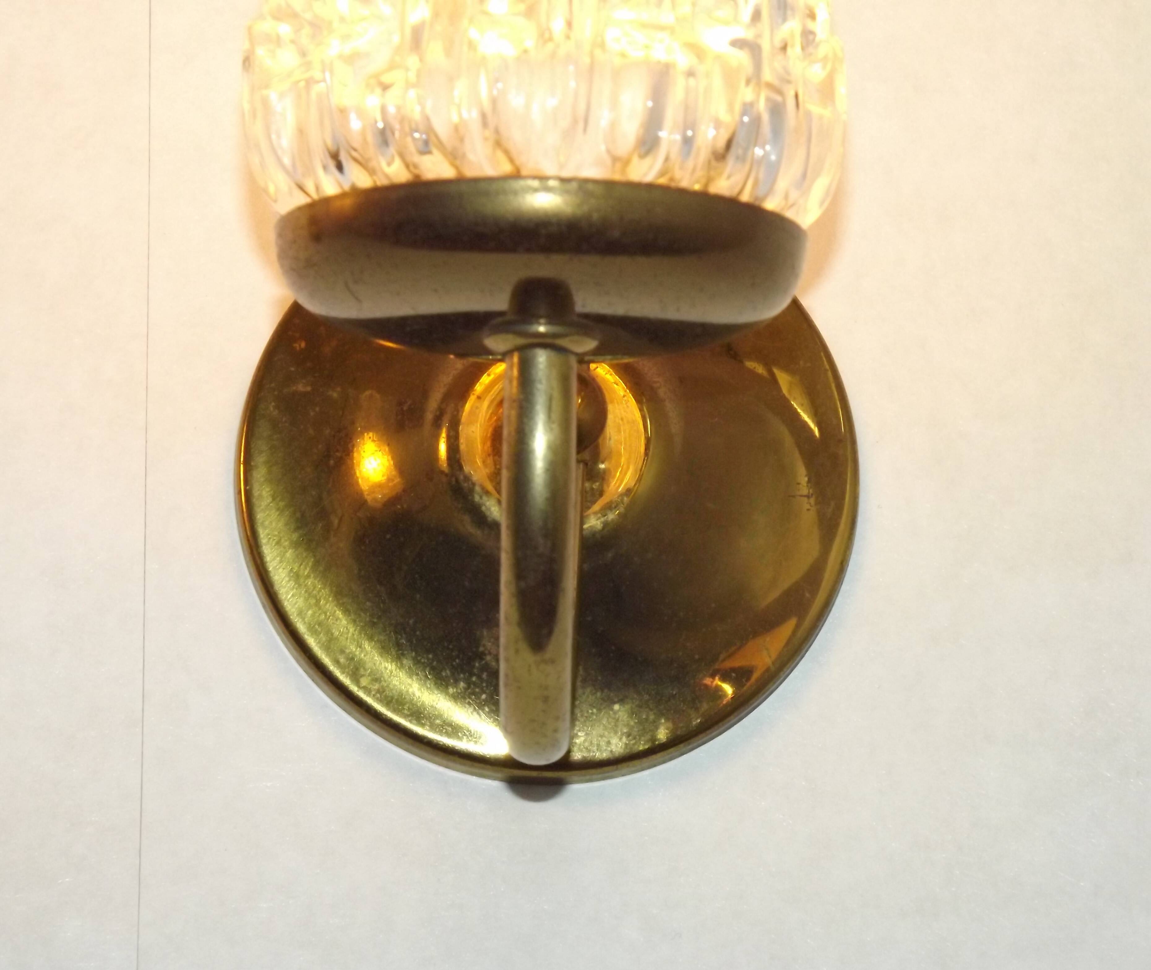 Paire d'appliques en métal doré et verre moulé, France vers 1960