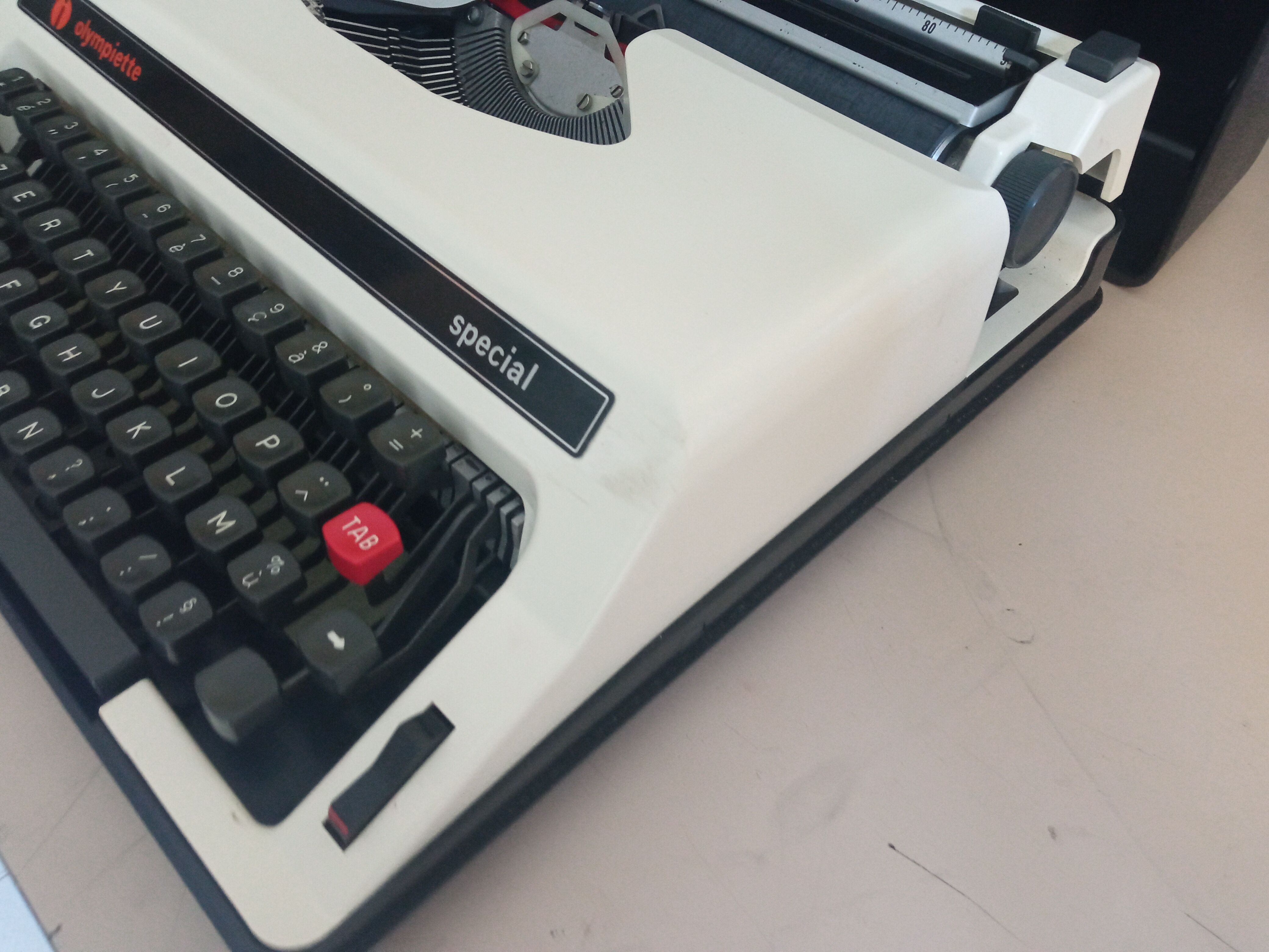 Olympia special olympiette typewriter
