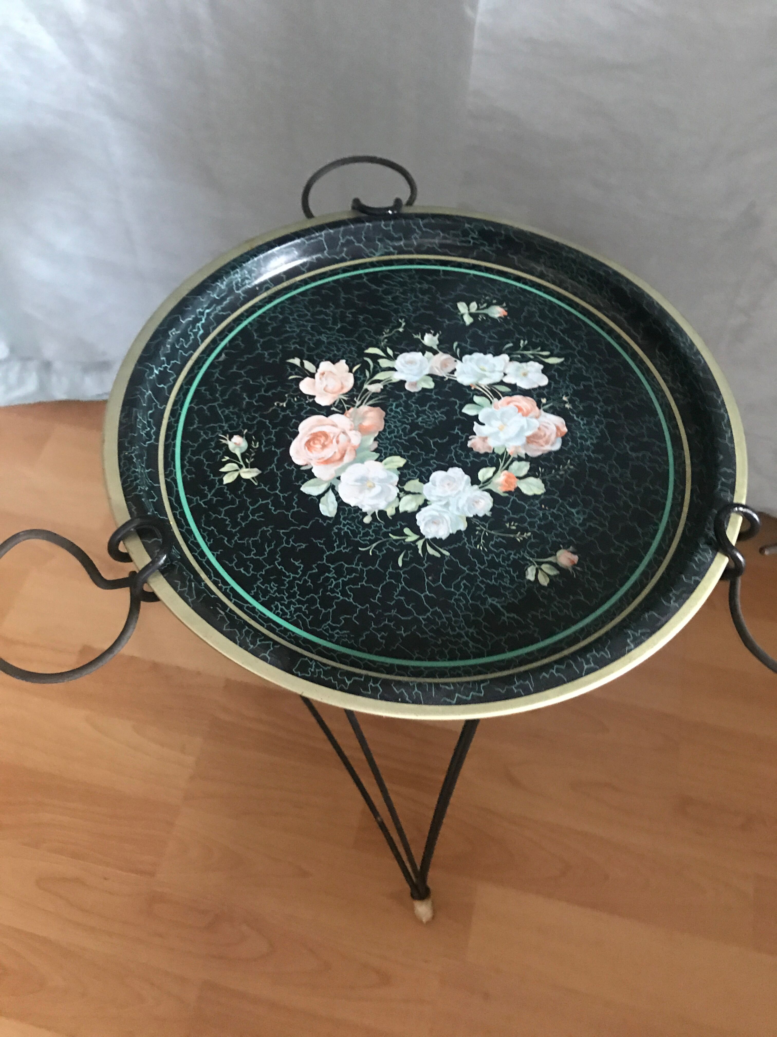 Metal sofa end with floral tray