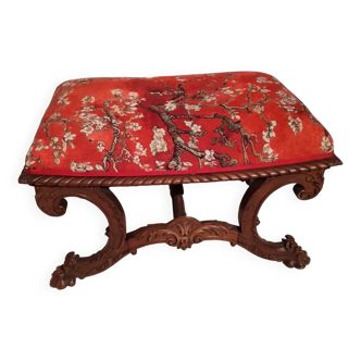 Zoomorphic stool