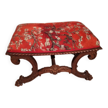 Zoomorphic stool