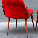 chaise années 60 en fausse fourrure et bois vernis