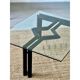 Table de salon postmoderne, structure en métal noir et en verre, années 80.