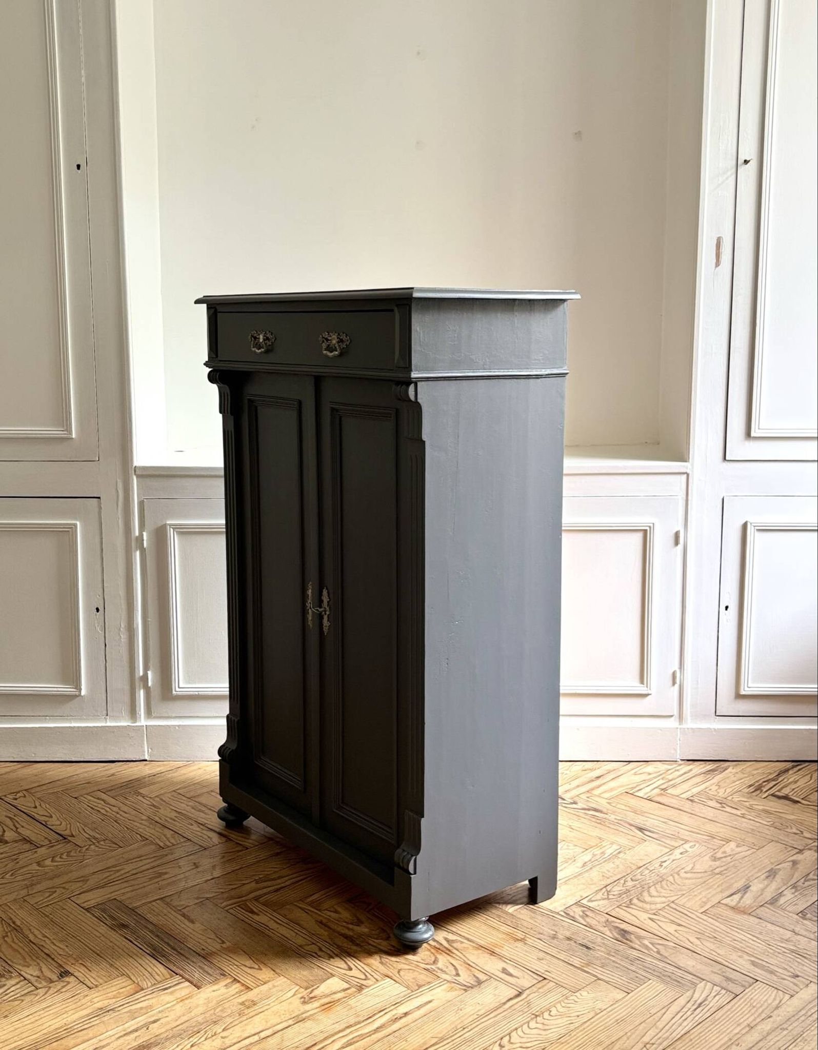 Antique buffet in the style of a vertiko from the late 19th century.