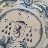 Earthenware plate of Talavera coat of arms decoration "la Menora"