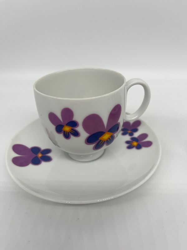 10 tasses et sous tasses 1970