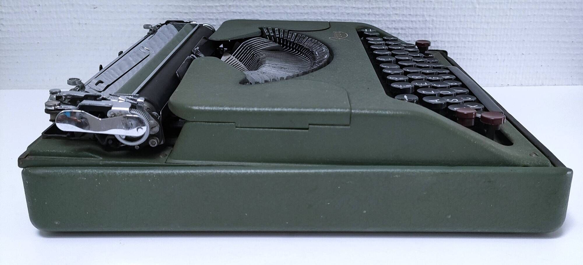 Rooy portable typewriter 1950s khaki metal