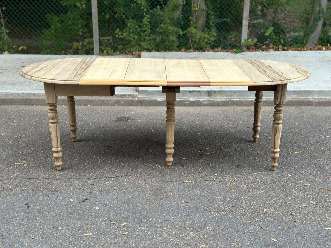 Round extendable dining table with flaps, stripped in raw oak, with 4 extensions.