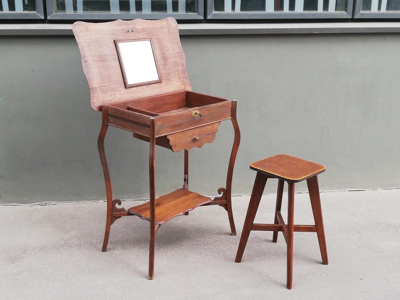 Oak dressing table 1900 Art Nouveau