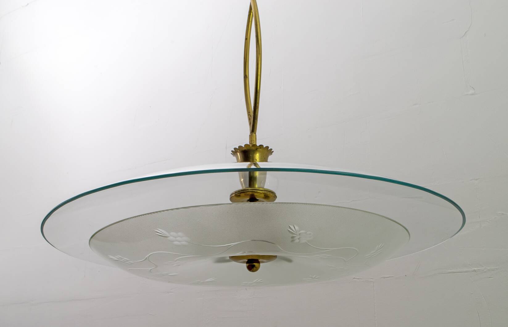 Attributed to Luigi Brusotti Mid-century Italian Glass and Brass Chandelier