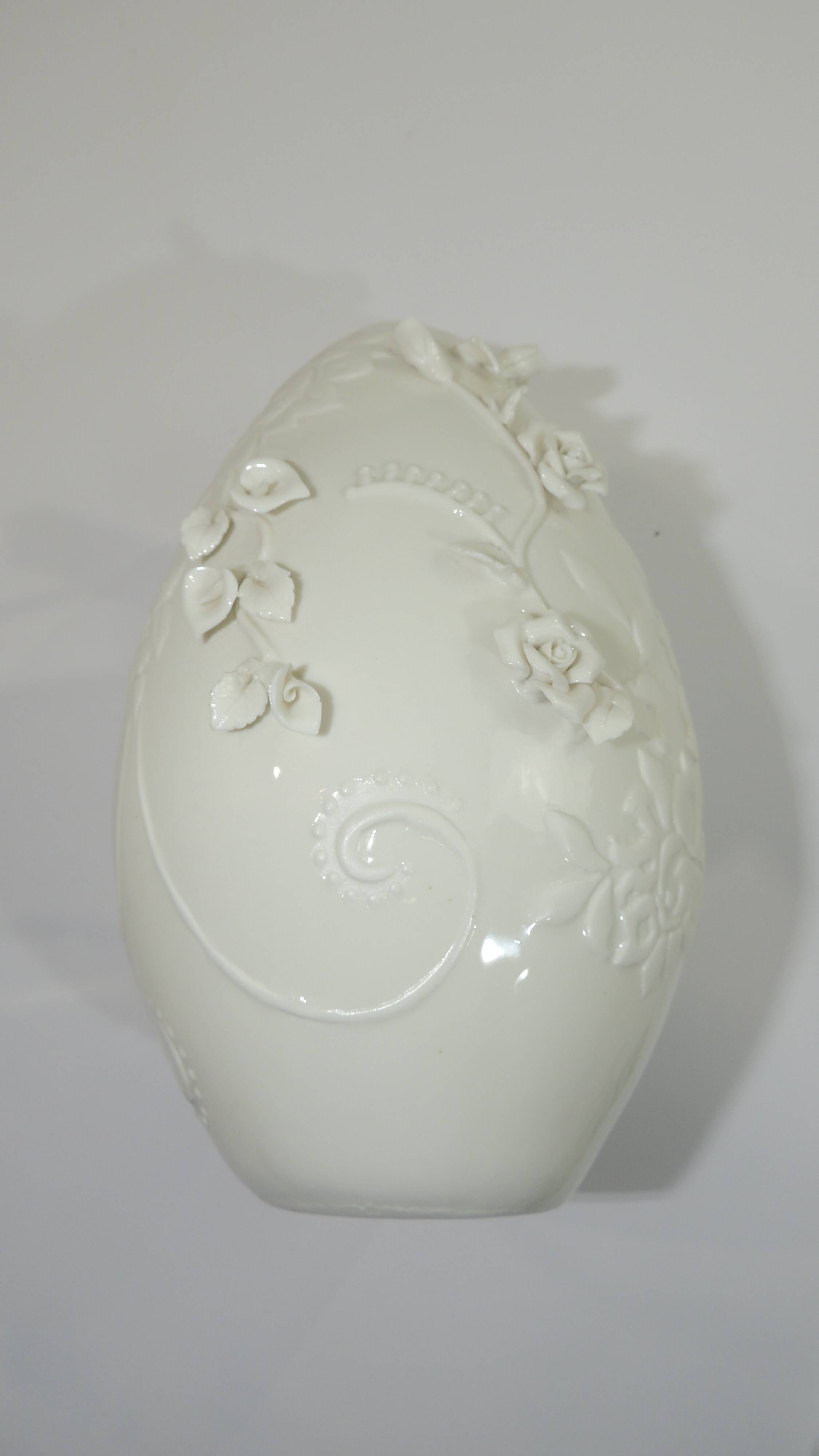 Slush porcelain vase / vintage