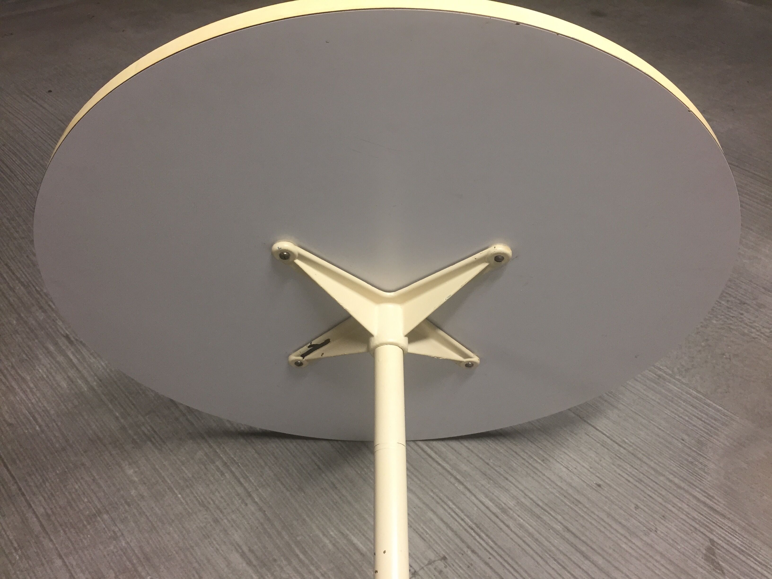 Tulip round table by Graeter ed. Vitra, 60s