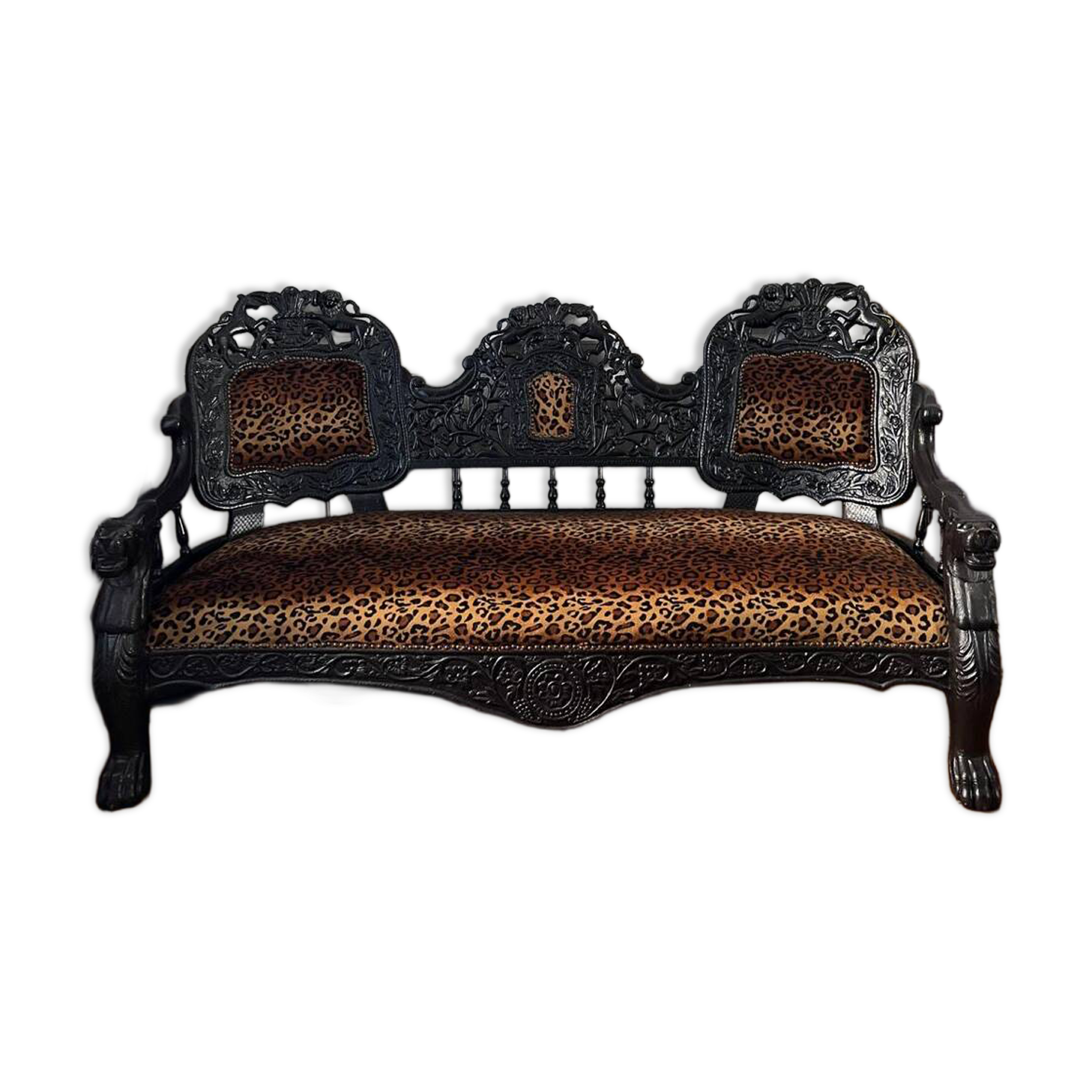 Baroque sculpted bench – a unique piece with a bold style. Superb.