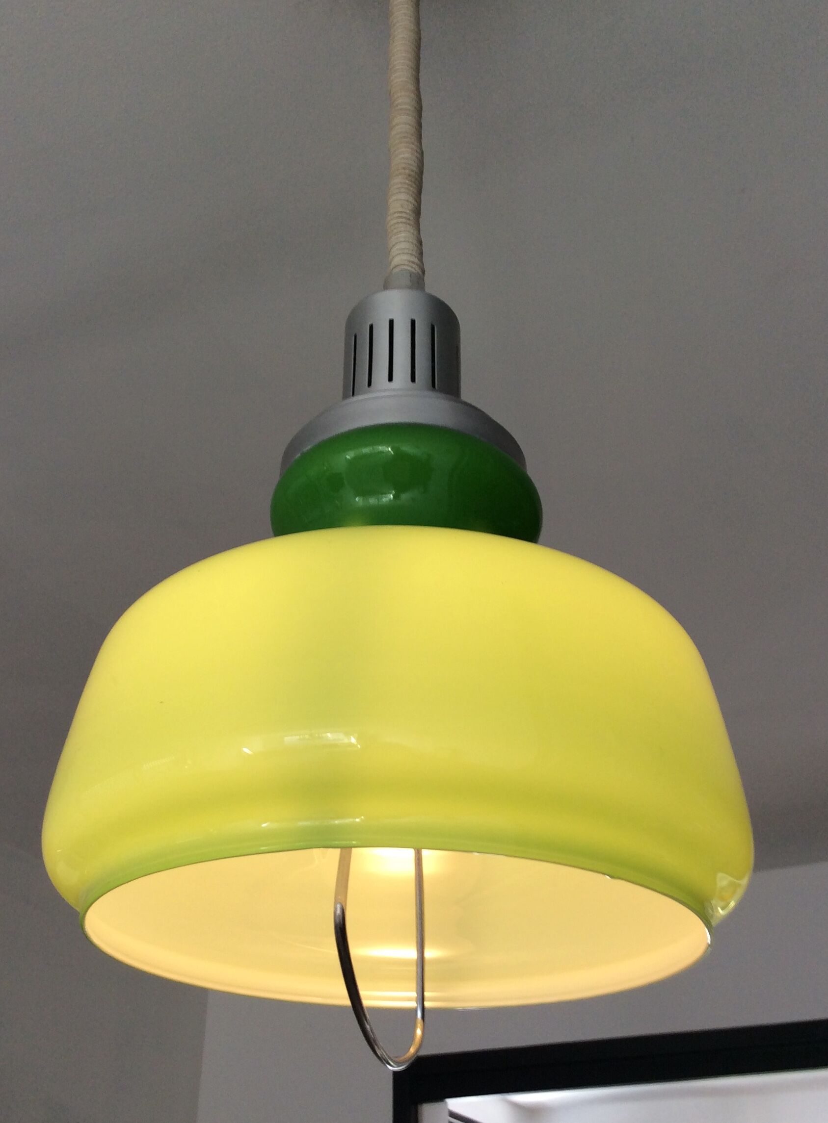 Suspension rises and falls in opaline of the 70s