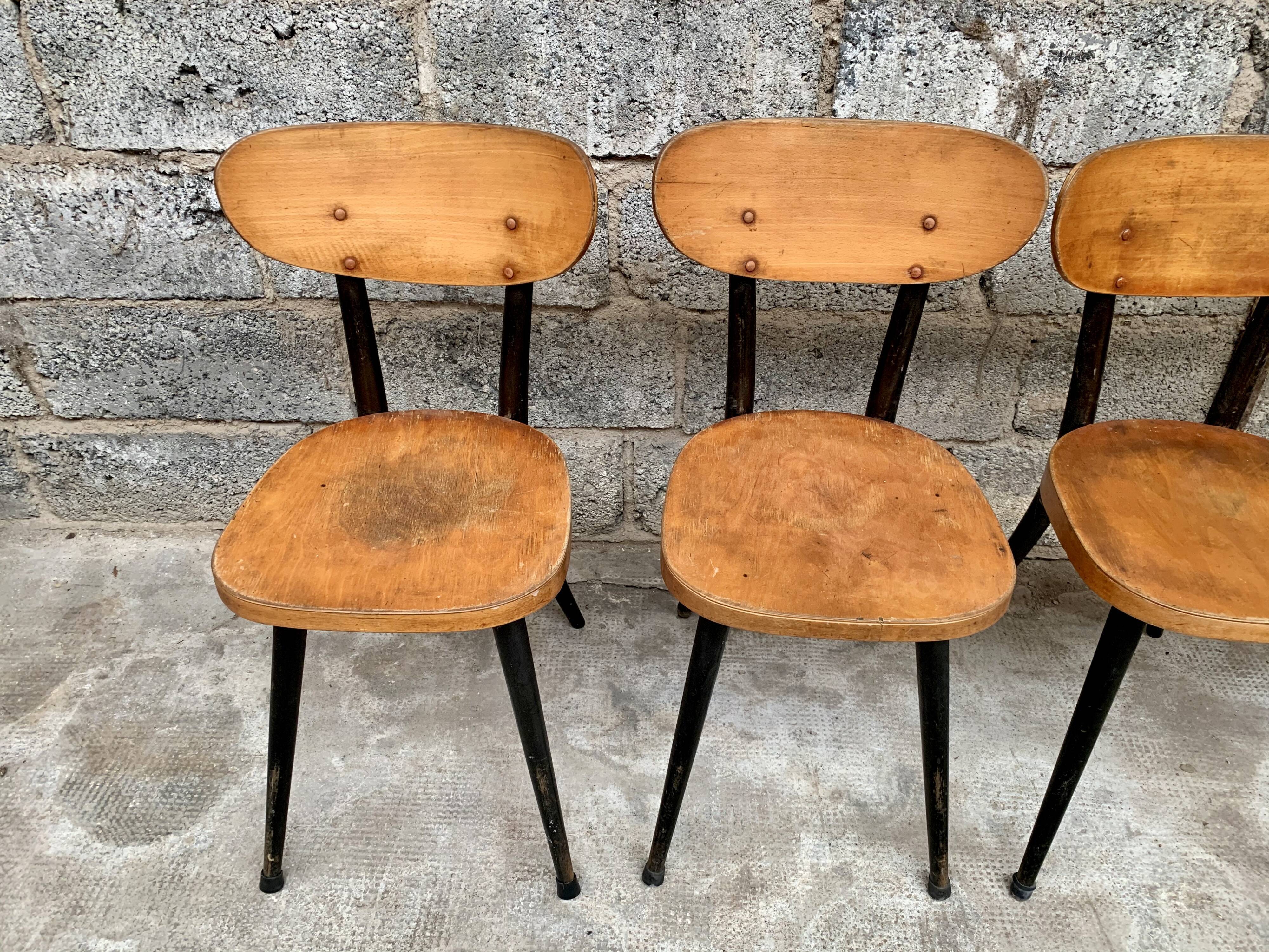 Série de 6 chaises bistrot estampillées Baumann