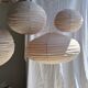 Grande suspension en rotin et lin naturel japonisante ovale aplatie rosée