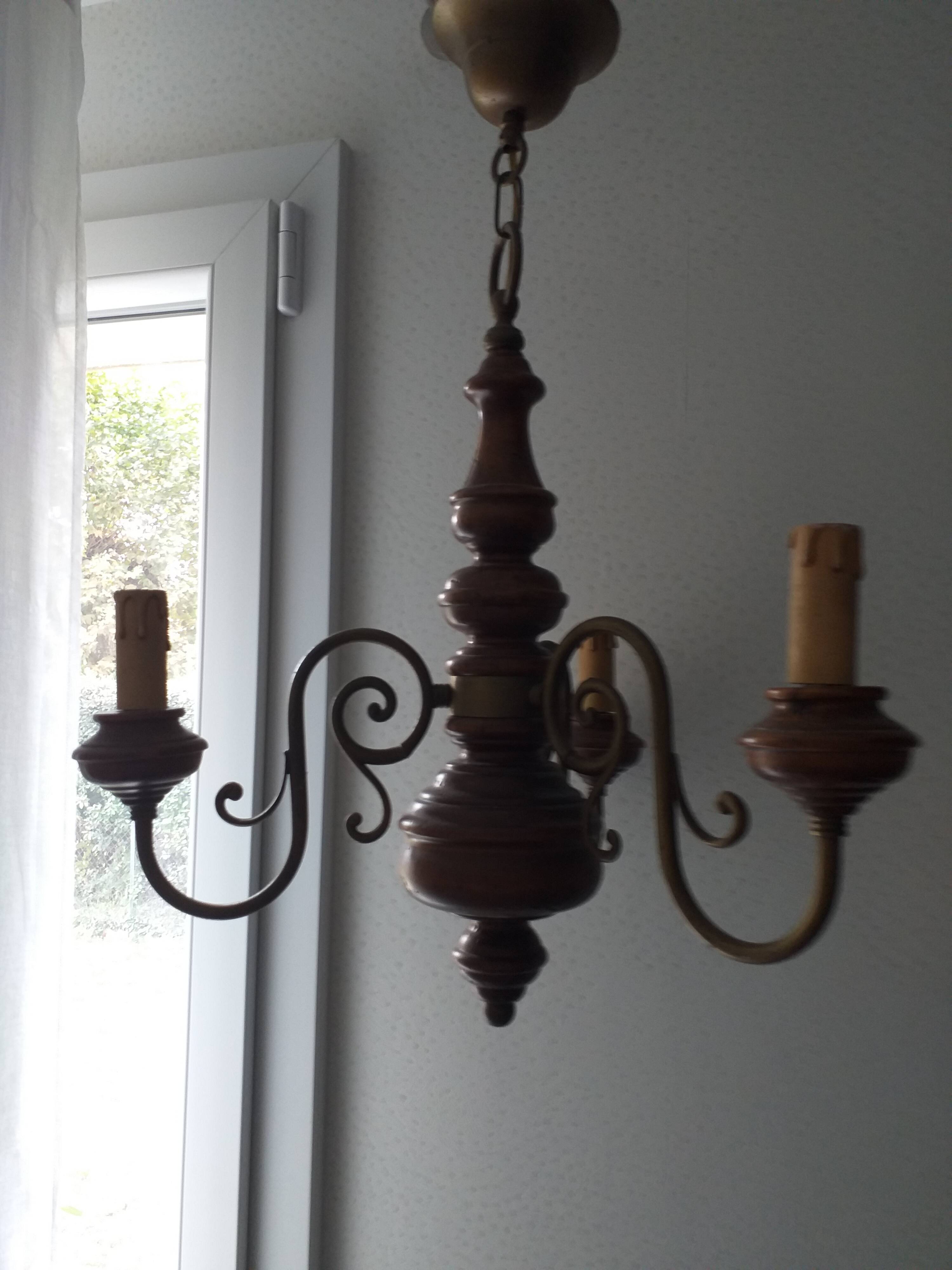 wooden chandelier turns and leiton