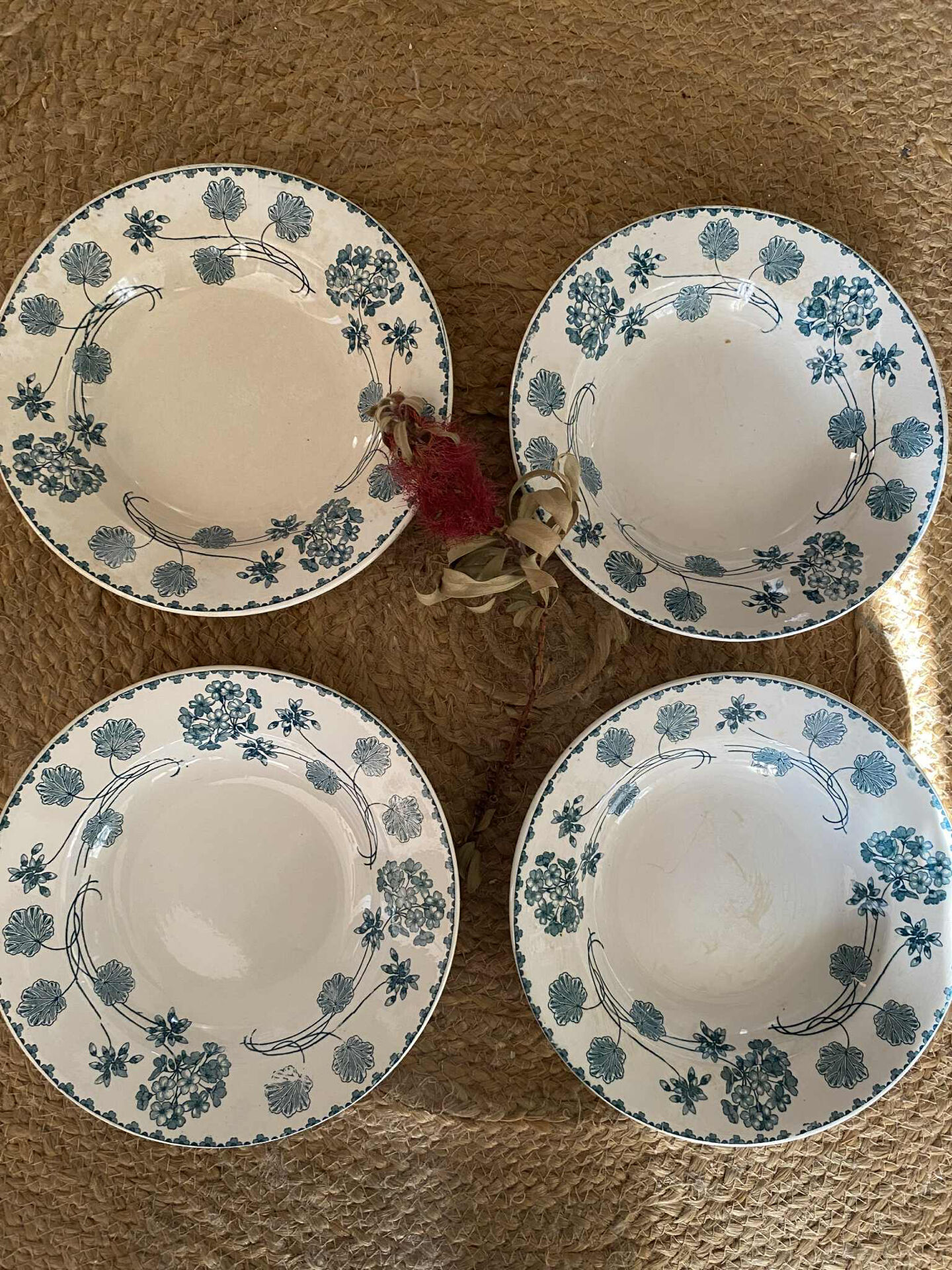Deep plates Sarreguemines geranium model in blue 1900.