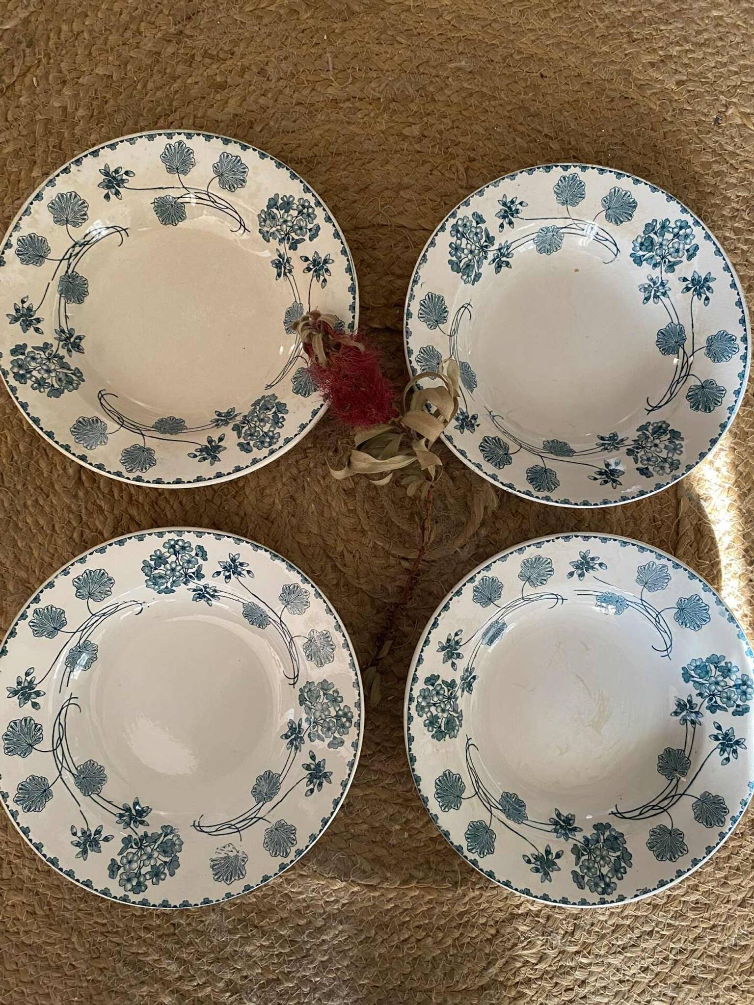 Deep plates Sarreguemines geranium model in blue 1900.