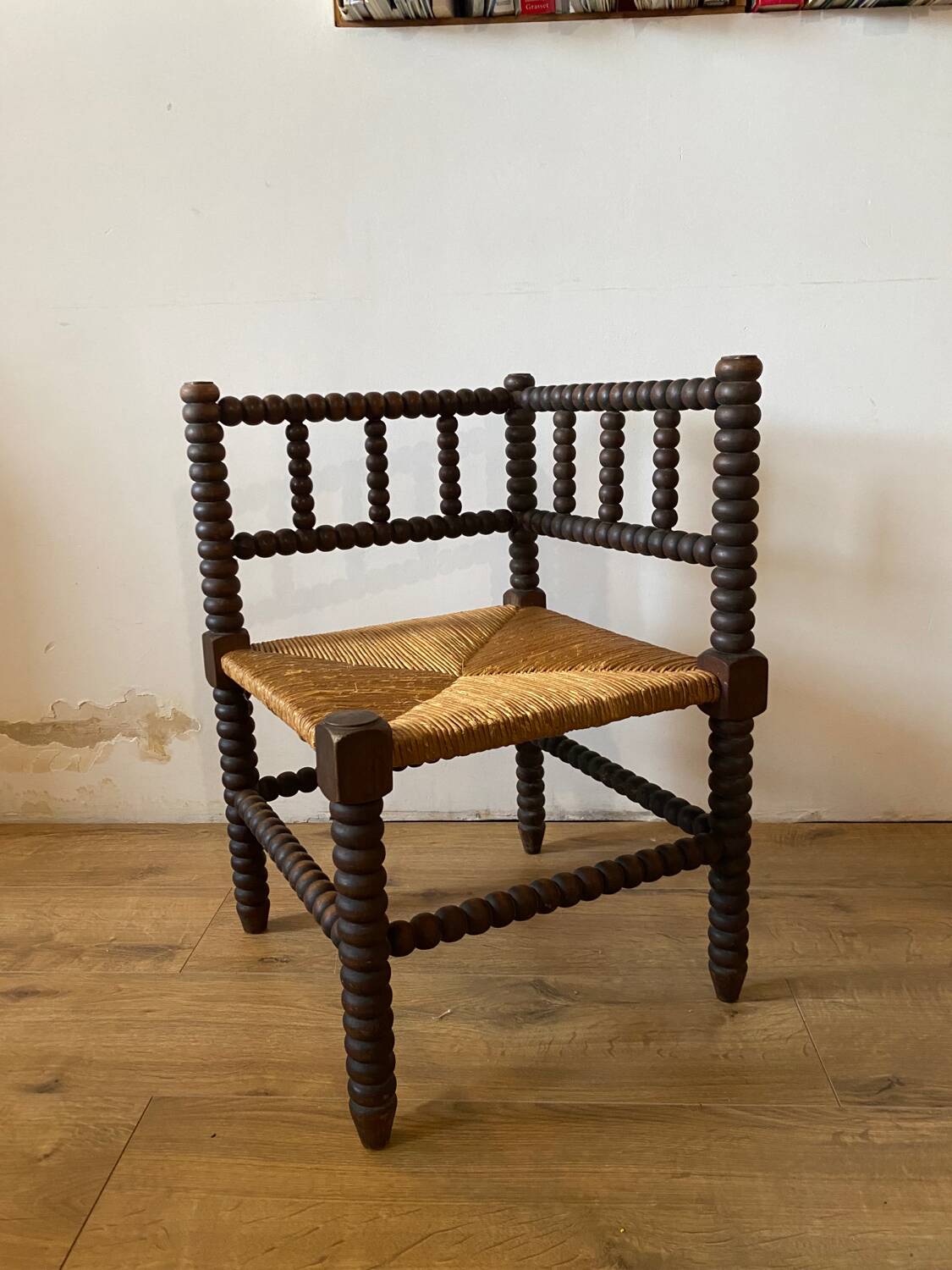 Beaded wood corner or corner armchair