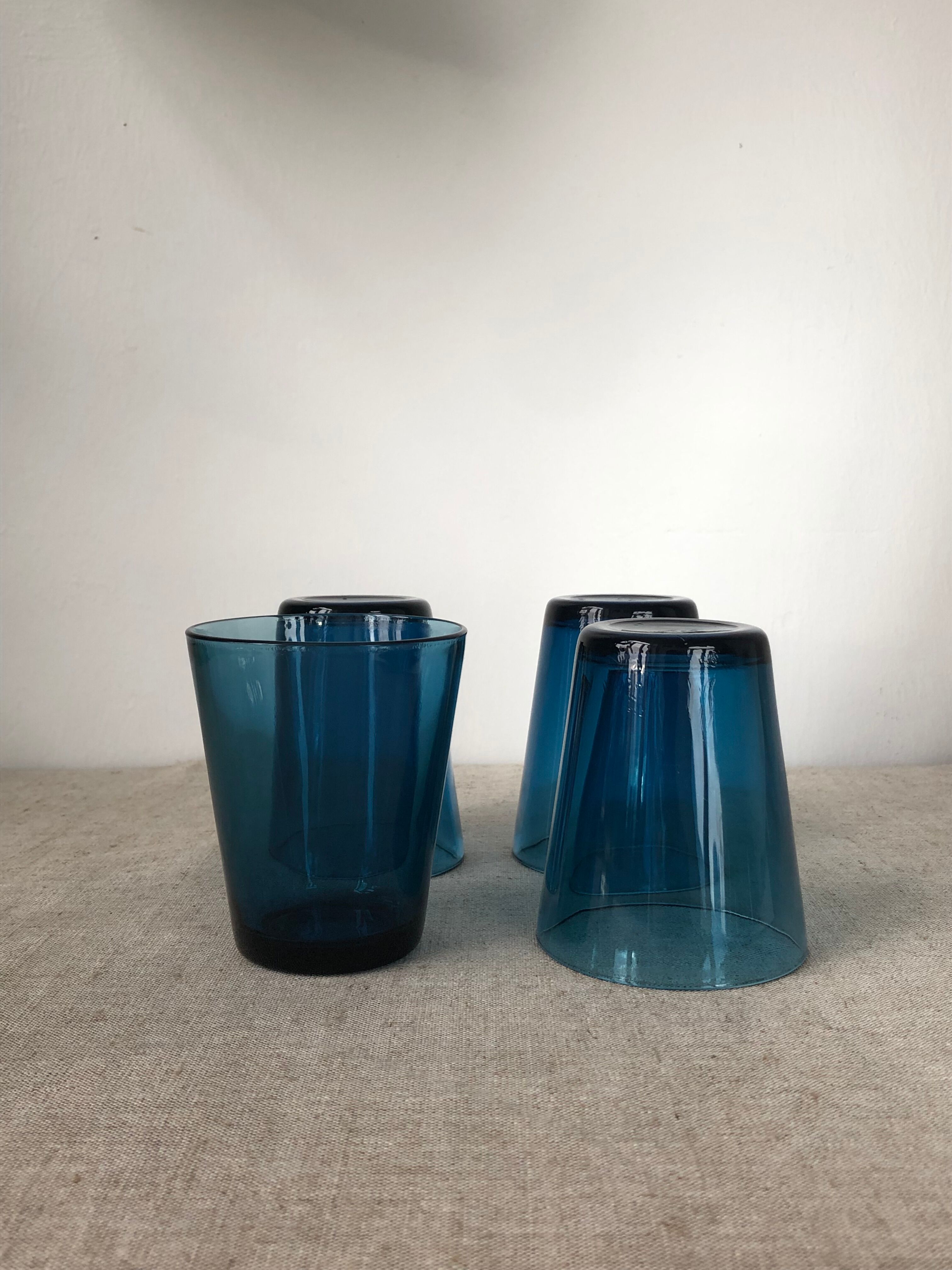 Set of 4 translucent blue water glasses base in very thick glass, sixties model, Vereco FR