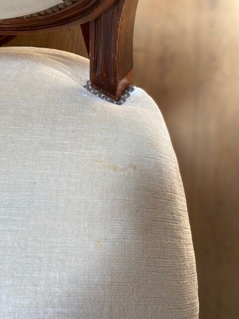 Series of 4 medallion chairs