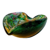 Può includere: Posacenere in vetro a forma di cuore con un design vibrante