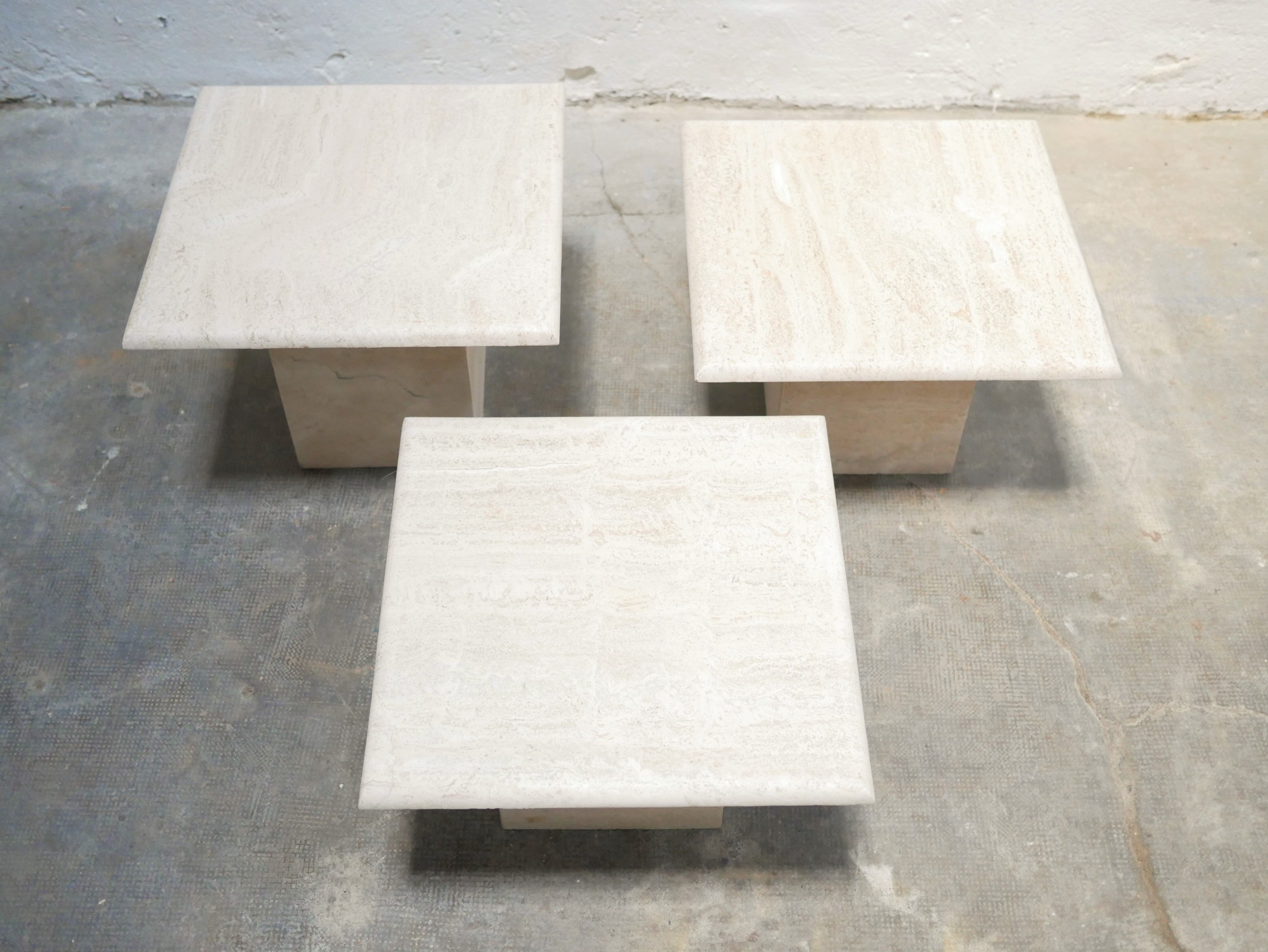 Série de 3 tables basses vintage en travertin
