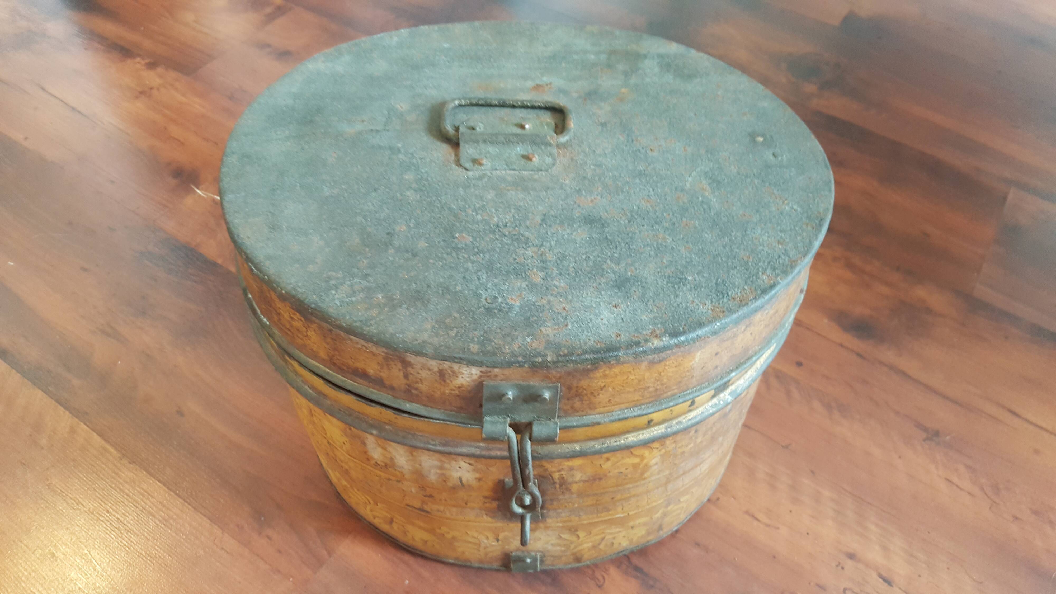 Metal hat box
