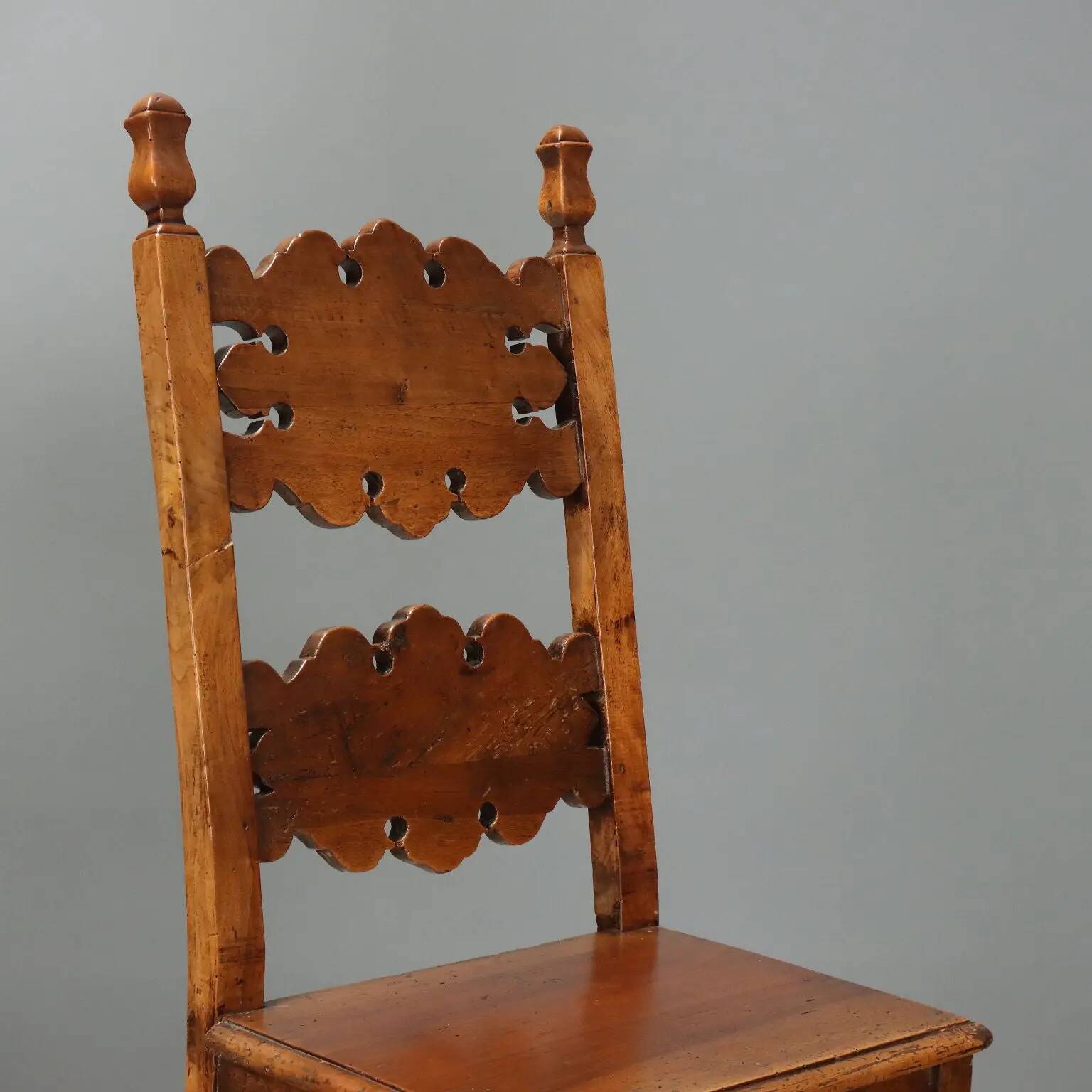 Pair of Baroque chairs in walnut - Italy 18th century