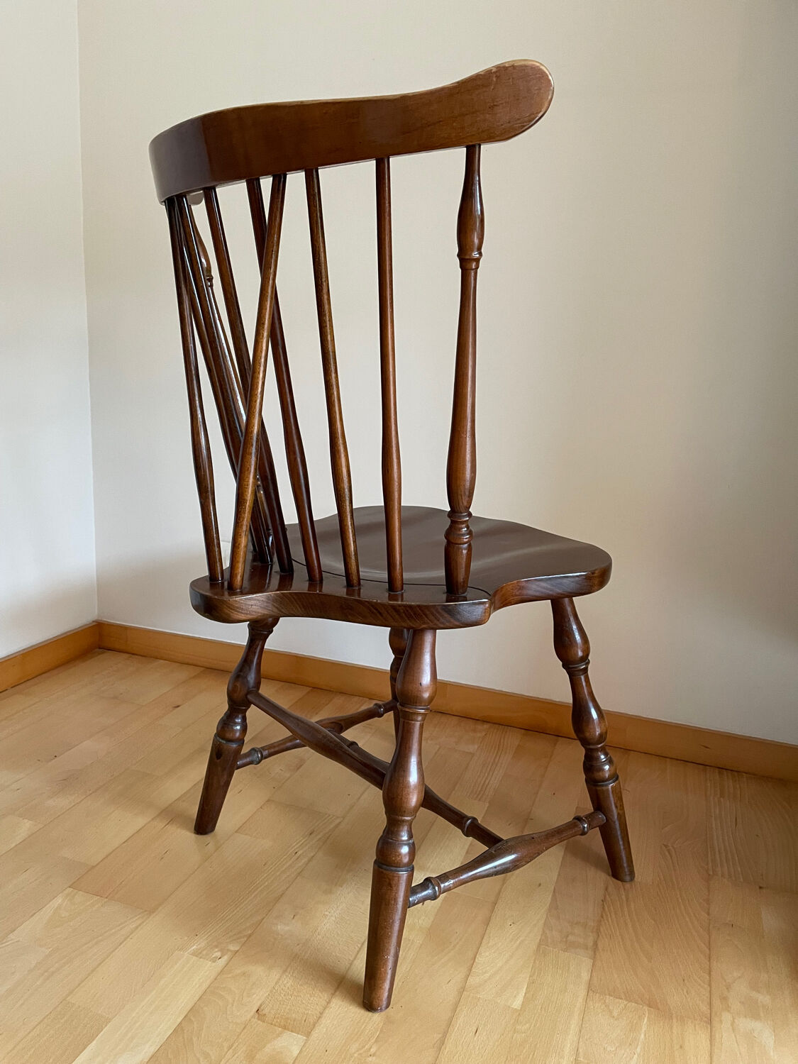 6 Duxbury Windsor style chairs by Ethan Allen.