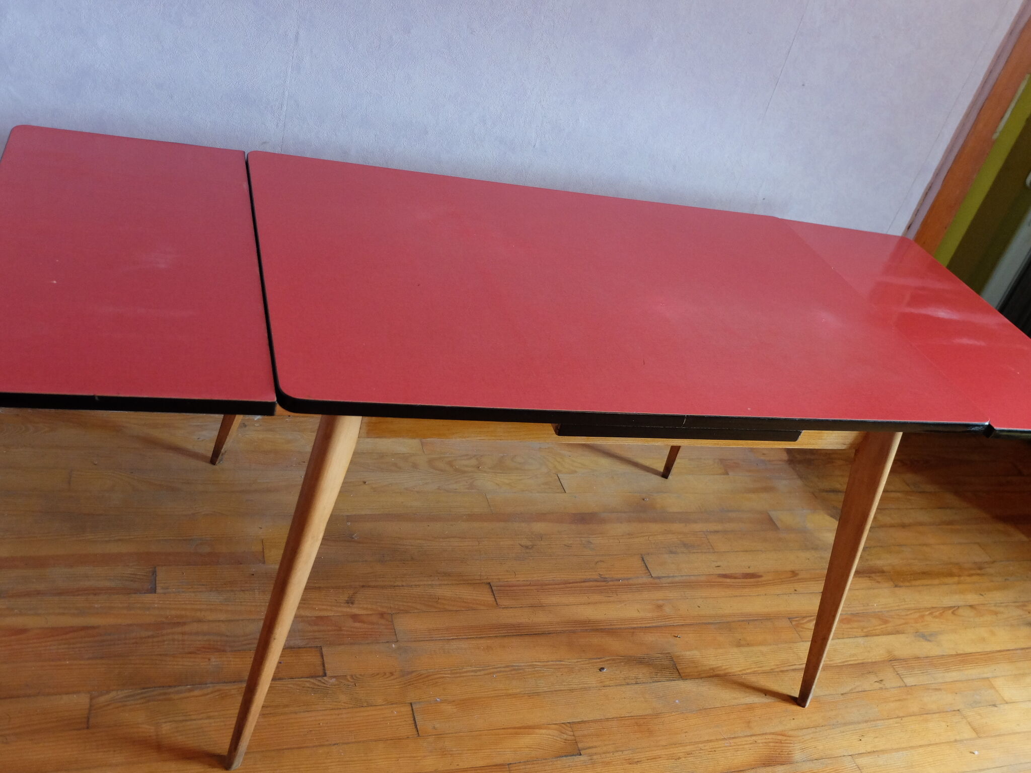Table de cuisine dessus en formica rouge, 1950