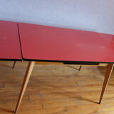 Table of red on the formica kitchen, 1950