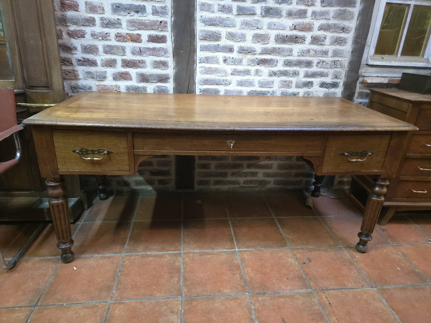 Oak desk with 3 drawers