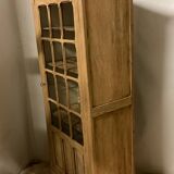 Armoire vitrine parisienne