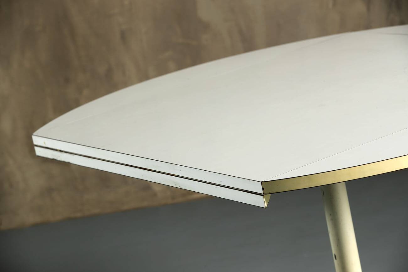 Round adjustable white cocktail/dinner table, Finland, 1960s