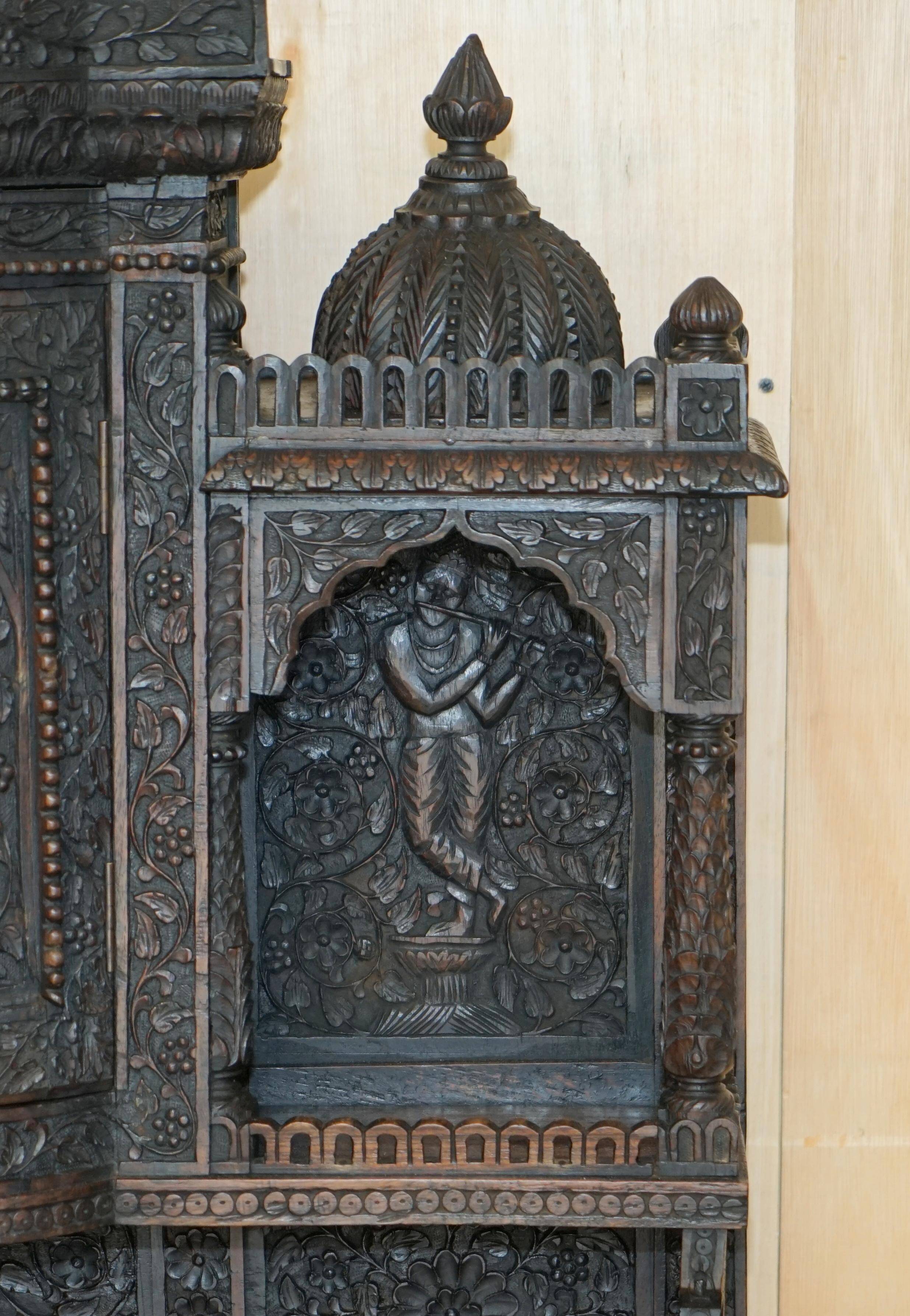 Buffet antique sculpté main style temple birman vers 1860