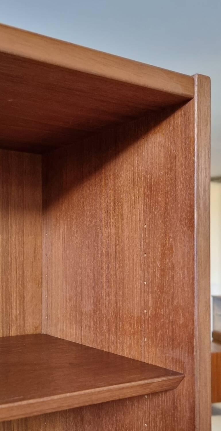 Bibliothèque haute du milieu du siècle
